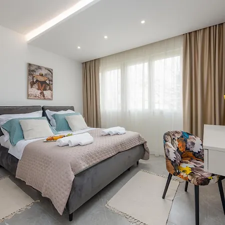Sea La Vie Apartment *